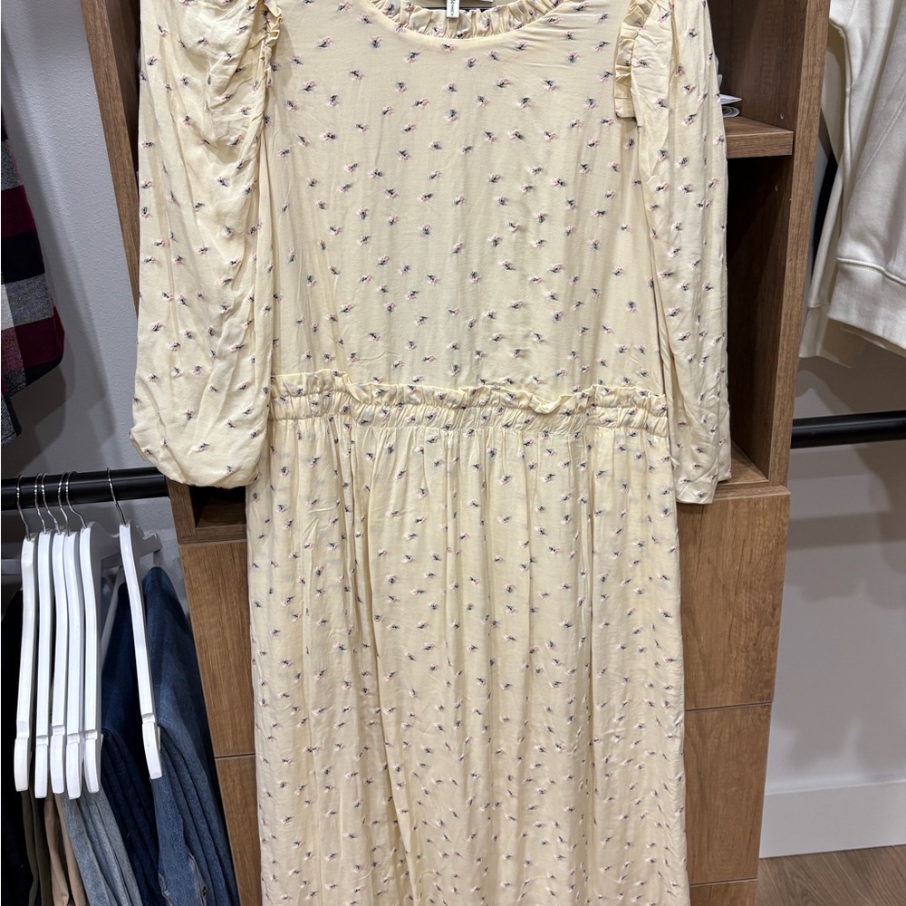 Chic Cream Floral Long Sleeve Dress